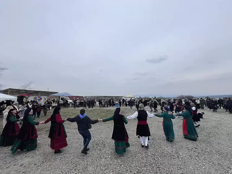 Με κέφι και παρά το κρύο τα Κούλουμα στην Υψηλή Γέφυρα Σερβίων Με κέφι και παρά το κρύο τα Κούλουμα στην Υψηλή Γέφυρα Σερβίων