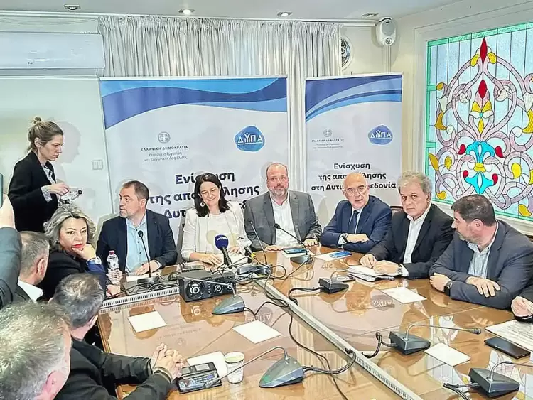 Ν.Ε. ΠΑΣΟΚ Κοζάνης: Οι πανηγυρικές ανακοινώσεις για μείωση 54% της ανεργίας υποτιμούν τη σκληρή πραγματικότητα Ν.Ε. ΠΑΣΟΚ Κοζάνης: Οι πανηγυρικές ανακοινώσεις για μείωση 54% της ανεργίας υποτιμούν τη σκληρή πραγματικότητα