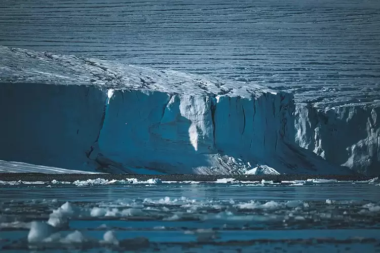 Οι πάγοι λιώνουν και η θερμοκρασία αυξάνεται – Ο Φεβρουάριος του 2025 συνέχισε τα αρνητικά ρεκόρ