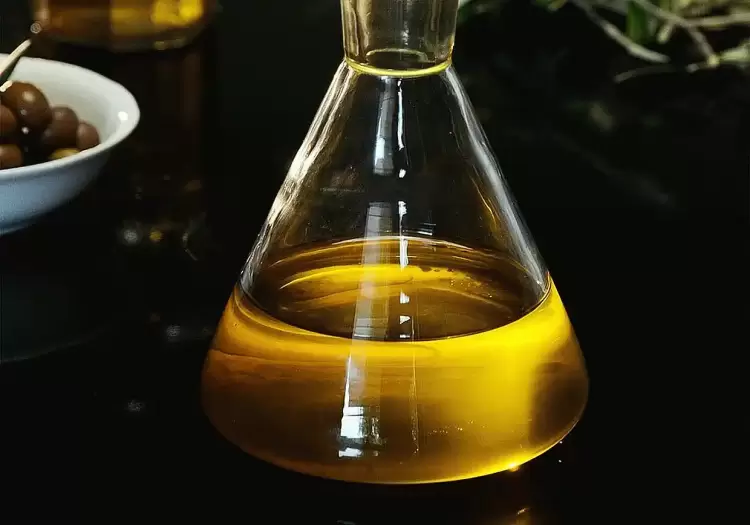 Πλημμυρίζουν οι αγορές με τυνησιακό λάδι Πλημμυρίζουν οι αγορές με τυνησιακό λάδι