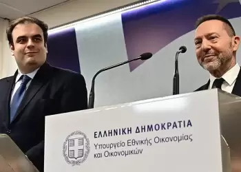 «Ποτέ ξανά μνημόνια»: Το μήνυμα Πιερρακάκη στη συνάντηση με τον Στουρνάρα