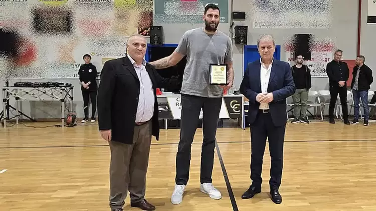 Βράβευση του πρώην διεθνή μπασκεμπολιστα Γιάννη Μπουρούση στο Final 4 κυπελλου Κορασίδων 2025 της ΕΚΑΣΔΥΜ