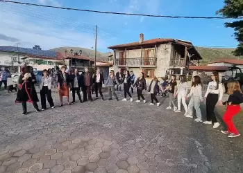 Tο έθιμο του καψίματος της Ρόκας στο Μικρόκαστρο