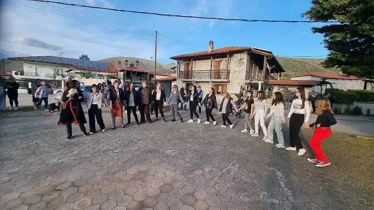 Tο έθιμο του καψίματος της Ρόκας στο Μικρόκαστρο