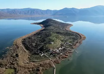 Άγιος Αχίλλειος Πρεσπών: Η μικρή κατοικημένη νησίδα μέσα στην λίμνη (βίντεο)