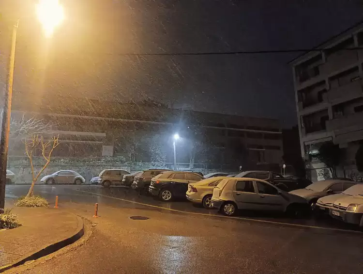 Ανοιξιάτικη χιονόπτωση στην Κοζάνη 