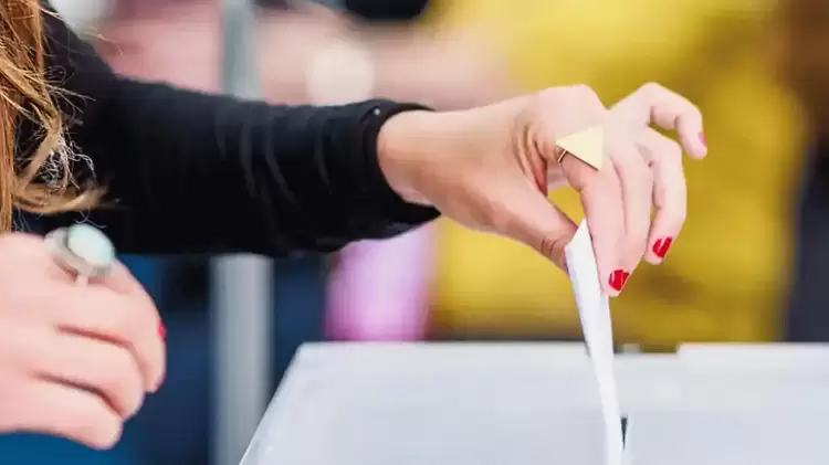 Δημοσκόπηση MARC: Το 73,4% ζητά αυστηρότερη πολιτική στο μεταναστευτικό Δημοσκόπηση Marc: Το 73,4% ζητά αυστηρότερη πολιτική στο μεταναστευτικό