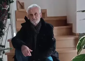 Έπεα πτερόεντα με τη Δημοκρατία στον κύκλο του «λιμπεραλισμού» και στο βάθος οι Elit των Βρυξελλών