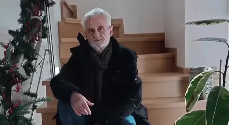 Έπεα πτερόεντα με τη Δημοκρατία στον κύκλο του «λιμπεραλισμού» και στο βάθος οι Elit των Βρυξελλών