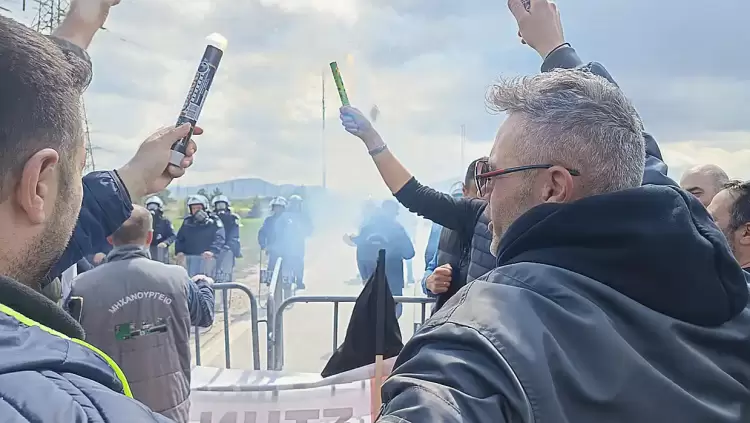 Επεισόδια έξω από τον ΑΗΣ Καρδιάς (εικόνες) Επεισόδια έξω από τον ΑΗΣ Καρδιάς