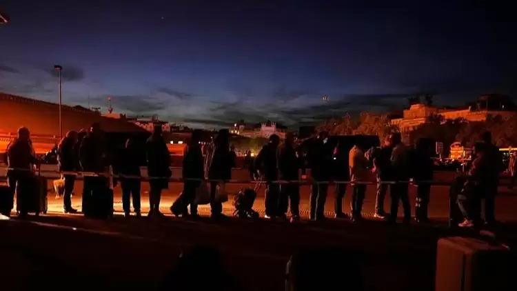 Μπλακ άουτ σε Ισπανία και Πορτογαλία: Σοκ, χάος και φόβοι για τρομοκρατική ενέργεια Μπλακ άουτ σε Ισπανία και Πορτογαλία: Σοκ, χάος και φόβοι για τρομοκρατική ενέργεια