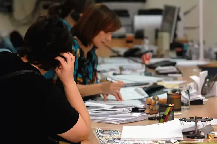 «Μύθος» ότι οι δημόσιοι υπάλληλοι καλοπληρώνονται – Τι δείχνει μελέτη του ΚΕΠΕ