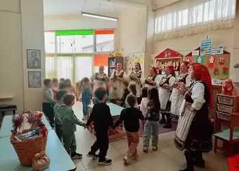 Οι Λαζαρίνες της Άνω Κώμης στο νηπιαγωγείο στο 7ο νηπιαγωγείο Κοζάνης
