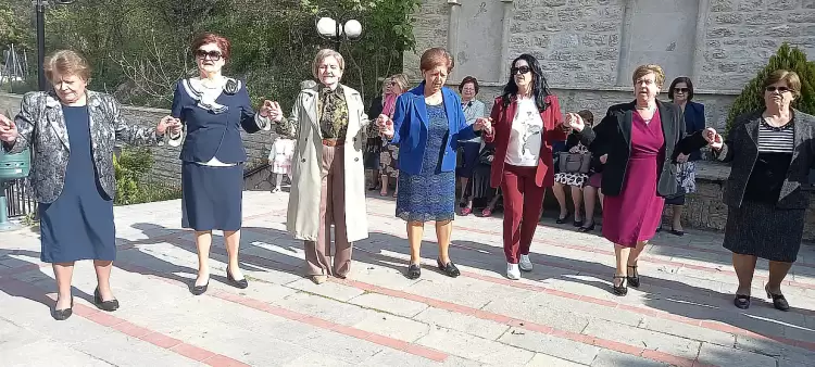 Πασχαλιάτικα τραγούδια από τις γυναίκες του Κρόκου