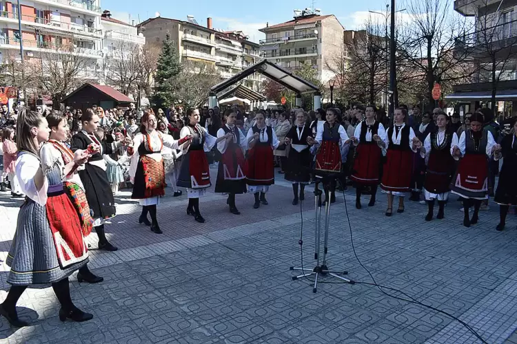 Το έθιμο «Λάζαρα» παρουσίασαν ο Δήμος Φλώρινας και πολιτιστικοί σύλλογοι