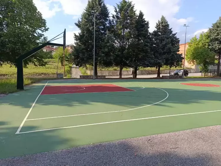 Αντικατάσταση προβολέων στο γήπεδο μπάσκετ Καλονερίου