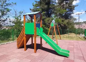 Δήμος Γρεβενών: Παραδόθηκαν προς χρήση οι τέσσερις πρώτες πιστοποιημένες και ανακαινισμένες Παιδικές Χαρές