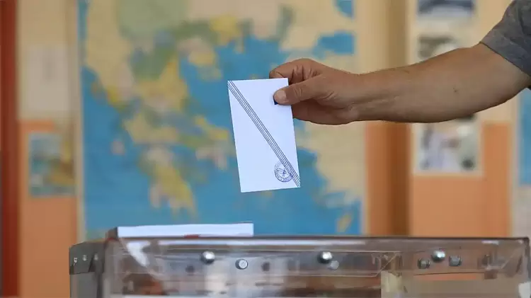 Δημοσκοπήσεις: Η ΝΔ ανεβάζει τα ποσοστά, η Πλεύση Ελευθερίας παγιώνεται δεύτερη – Το ΠΑΣΟΚ συνεχίζει τις χαμηλές πτήσεις 