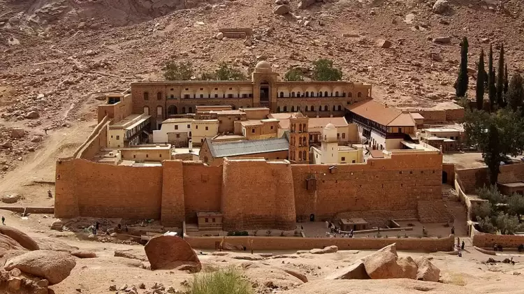 Μονή Αγίας Αικατερίνης Σινά: Η Αίγυπτος τη μετατρέπει σε μουσείο, διώχνει τους μοναχούς και δημεύει περιουσία Μονή Αγίας Αικατερίνης Σινά: Η Αίγυπτος τη μετατρέπει σε μουσείο, διώχνει τους μοναχούς και δημεύει περιουσία