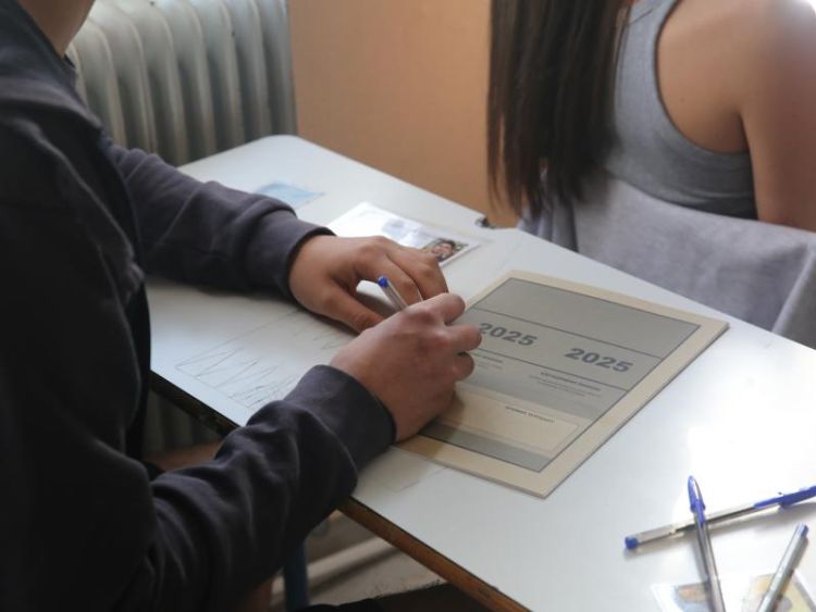 Πανελλήνιες 2025: Το θέμα της Έκθεσης στη Νεοελληνική Γλώσσα για τα ΓΕΛ και οι απαντήσεις