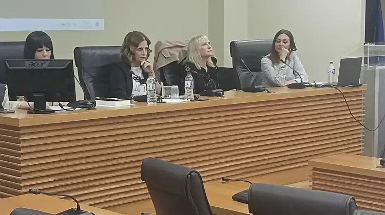 Παρουσιάστηκε το απόγευμα της Δευτέρας το βιβλίο της Σώτης Τριανταφύλλου ” Το τυφλό γουρούνι στη δεύτερη οδό”