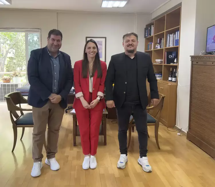 Συνάντηση του Βουλευτή Π.Ε Γρεβενών και του Δημάρχου Δεσκάτης με την Υφυπουργό Εσωτερικών Συνάντηση του Βουλευτή Π.Ε Γρεβενών και του Δημάρχου Δεσκάτης με την Υφυπουργό Εσωτερικών