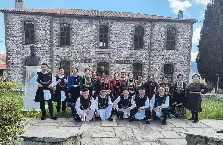 Το χορευτικό τμήμα του συλλόγου Γρεβενιωτών Κοζάνης ο Αιμιλιανός σε διήμερες εκδηλώσεις σε Αμυγδαλιές και Σπήλαιο