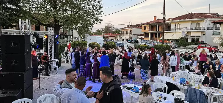 Τρανόβαλτο: Εορταστηκε με κάθε επισημότητα η ανακομιδή των λειψάνων του Αγίου Αθανασίου Τρανόβαλτο: Εορταστηκε με κάθε επισημότητα η ανακομιδή των λειψάνων του Αγίου Αθανασίου