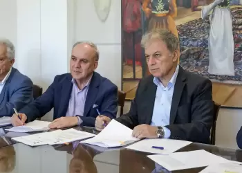 Υπογραφή σύμβασης για 2 νέα εκχιονιστικά στην Π.Ε. Καστοριάς από την Περιφέρεια Δυτικής Μακεδονίας