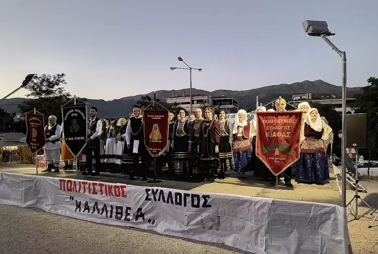 Χόρεψαν στα Γιάννενα οι Γρεβενιώτες της Κοζάνης Χόρεψαν στα Γιάννενα οι Γρεβενιώτες της Κοζάνης