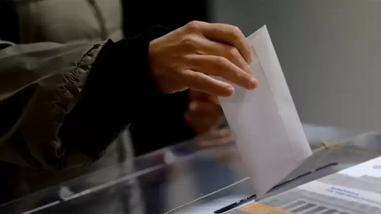 Δημοσκόπηση Interview: Πρωτιά ΝΔ με Double Score από το δεύτερο ΠΑΣΟΚ