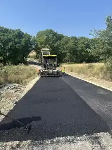 Εργασίες ασφαλτόστρωσης στη θέση Γιαννούκα Βρύση της Κοινότητας Αιανής