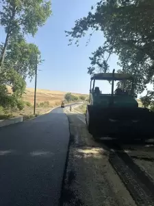 Εργασίες ασφαλτόστρωσης στη θέση Γιαννούκα Βρύση της Κοινότητας Αιανής