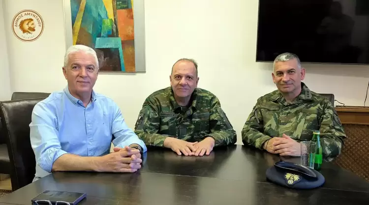 Εθιμοτυπική επίσκεψη του Διοικητή της 9ης Μηχανοποιημένης Ταξιαρχίας, στον Δήμαρχο Αμυνταίου Εθιμοτυπική επίσκεψη του Διοικητή της 9ης Μηχανοποιημένης Ταξιαρχίας, στον Δήμαρχο Αμυνταίου