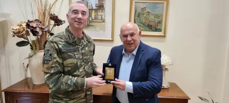 Εθιμοτυπική συνάντηση του Δημάρχου Γρεβενών με τον Διοικητή της 1ης ΣΤΡΑΤΙΑΣ