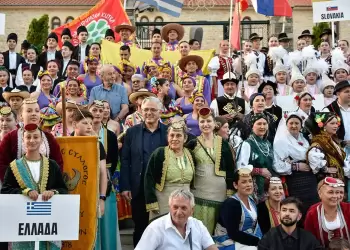 Φαντασμαγορική η έναρξη του 3ου Διεθνούς Φολκλορικό Φεστιβάλ στο Τσοτύλι