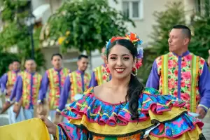 Φαντασμαγορική η έναρξη του 3ου Διεθνούς Φολκλορικό Φεστιβάλ στο Τσοτύλι