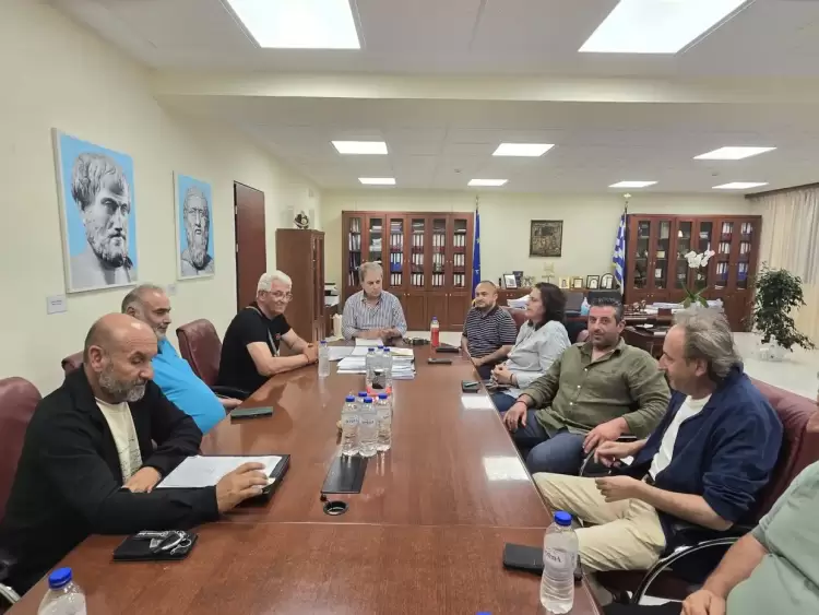 Ο Γ. Αμανατίδης με εκπροσώπους της Ομοσπονδίας Λαϊκών Αγορών