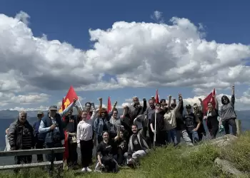 ΚΚΕ: Aνάβαση στον Γράμμο, στην κορυφή Αλεβίτσα