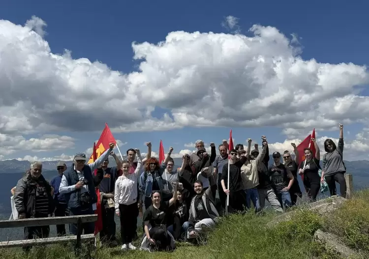 ΚΚΕ: Aνάβαση στον Γράμμο, στην κορυφή Αλεβίτσα
