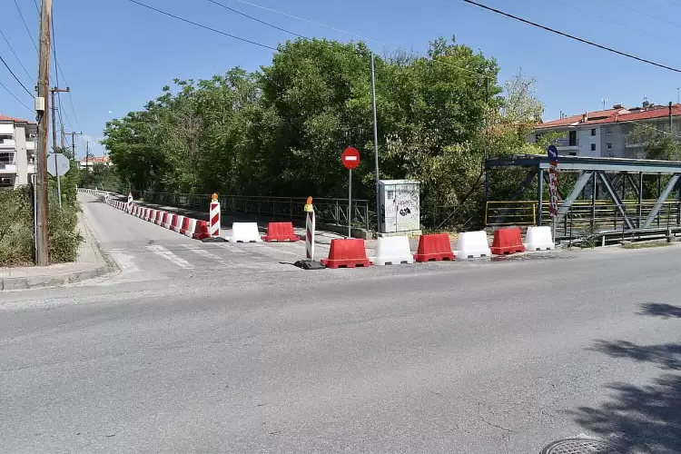 Κλειστό το ένα ρεύμα της οδού Γεωργίου Σαραντάρη Παράκαμψη από την οδό Γιάννη Ψυχάρη Κλειστό το ένα ρεύμα της οδού Γεωργίου Σαραντάρη Παράκαμψη από την οδό Γιάννη Ψυχάρη