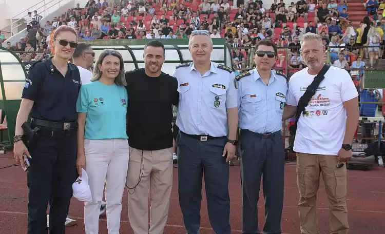 «Κόκκινη κάρτα στα Ναρκωτικά .… Σκοράρω στη Ζωή» - Σκόραραν για τη Ζωή (εικόνες) «Κόκκινη κάρτα στα Ναρκωτικά .… Σκοράρω στη Ζωή»