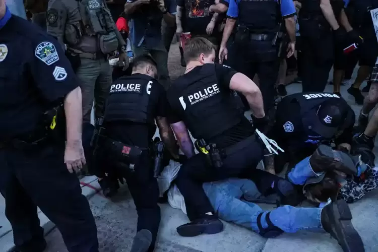 Λος Άντζελες: Ο Ντόναλντ Τραμπ αποκαλεί «ζώα» τους διαδηλωτές – Σε κατάσταση έκτακτης ανάγκης η πόλη