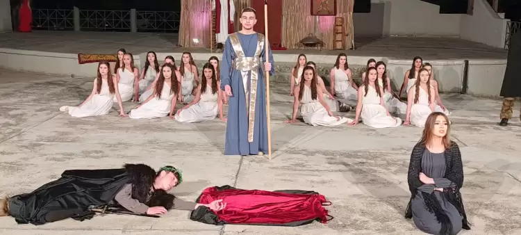 Μια συγκλονιστική “Ηλέκτρα” από τη Θεατρική Ομάδα «Εξ αμάξης» (εικόνες) Μια συγκλονιστική “Ηλέκτρα” από τη Θεατρική Ομάδα «Εξ αμάξης»