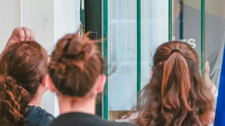 Πανελλήνιες 2025: Εκτιμήσεις των βάσεων εισαγωγής στα ΑΕΙ Πανελλήνιες 2025: Εκτιμήσεις των βάσεων εισαγωγής στα ΑΕΙ