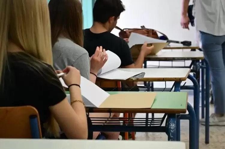 Πανελλήνιες 2025: Σε Ιστορία, Φυσική και Οικονομία εξετάζονται οι υποψήφιοι των ΓΕΛ και Πρόγραμμα ΕΠΑΛ