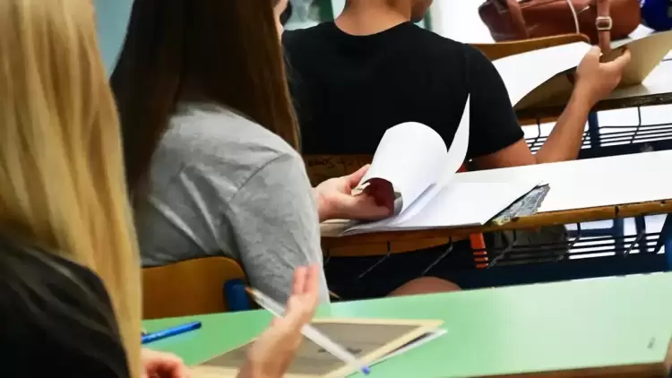 Πανελλήνιες 2025: Τα θέματα σε Ιστορία, Φυσική και Οικονομία για τους υποψηφίους των ΓΕΛ