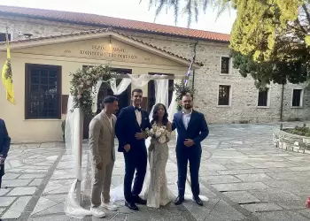 Παραδοσιακός γάμος στο Βελβεντό για Δημήτρη Κοτσιάμπαση και Σοφία Νίκου από το Ρότερνταμ (βίντεος & εικόνες) Παραδοσιακός γάμος στο Βελβεντό για Δημήτρη Κοτσιάμπαση και Σοφία Νίκου από το Ρότερνταμ (βίντεος & εικόνες)