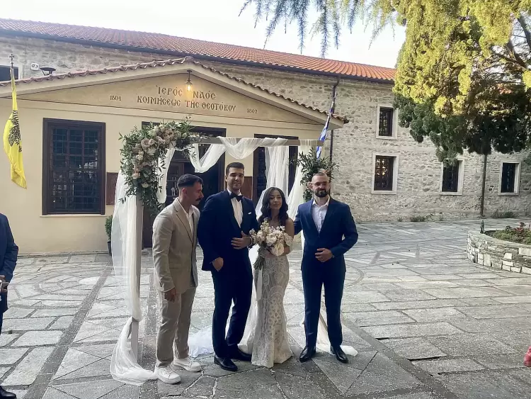 Παραδοσιακός γάμος στο Βελβεντό για Δημήτρη Κοτσιάμπαση και Σοφία Νίκου από το Ρότερνταμ (βίντεος & εικόνες)