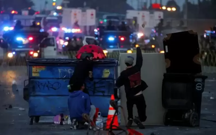 Ταραχές στο Λος Άντζελες: Εθνοφρουρά και Πιθανή Ανάπτυξη Πεζοναυτών Ταραχές στο Λος Άντζελες: Εθνοφρουρά και Πιθανή Ανάπτυξη Πεζοναυτών